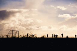 Sonnenschein Fußballplatz